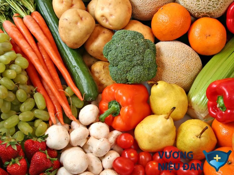Người lớn tuổi nên tăng cường rau củ quả vào chế độ ăn hàng ngày