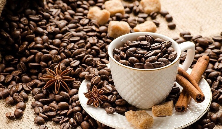 Uống nhiều đồ uống chứa caffeine sẽ gây lợi tiểu